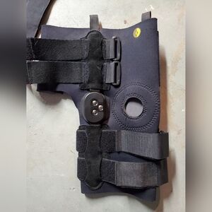 Locking Knee Brace